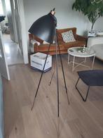 Zwarte vloerlamp - koperen binnenzijde, 100 tot 150 cm, Gebruikt, Metaal, Ophalen