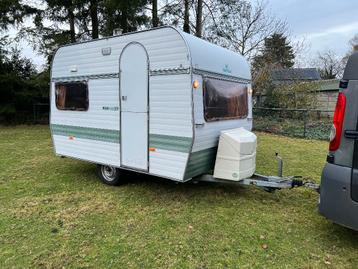 Originele Chateau Touring 320 elite. Retro caravan. Kenteken