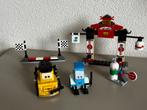 Lego 8206 Disney Cars 2 Tokyo Pittstop, Kinderen en Baby's, Speelgoed | Duplo en Lego, Ophalen of Verzenden, Zo goed als nieuw