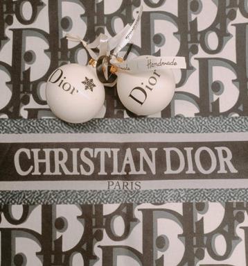 Kerstballen Kerstmis Prada Dior Chanel Calvin Klein beschikbaar voor biedingen
