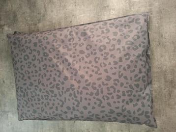 Lebel zitzak met print beschikbaar voor biedingen