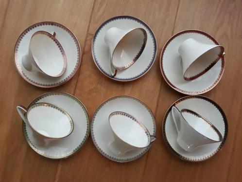 6 petrus regout kop en schotels met gekleurde rand, Antiek en Kunst, Antiek | Servies compleet, Ophalen