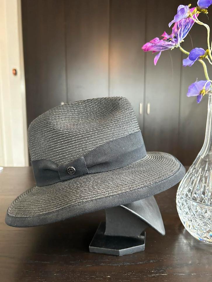 Zwarte Gebeana Hoed - Prachtig!, Kleding | Dames, Hoeden en Petten, Zo goed als nieuw, Hoed, One size fits all, Ophalen of Verzenden