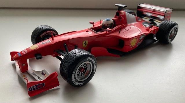 Ferrrari F2000 - Schumacher - 2000 - King of Rain, Hobby en Vrije tijd, Modelauto's | 1:18, Zo goed als nieuw, Auto, Hot Wheels