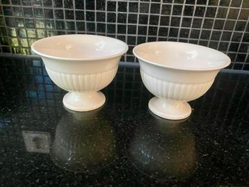 Wedgwood Schaaltjes op Voet - Set van 2 - Perfecte Staat beschikbaar voor biedingen