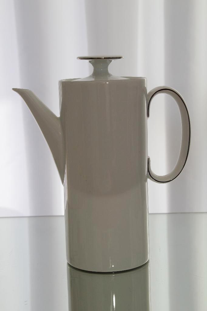 Thee-/koffiepot van Thomas Medaillon (zilverkleurige bies), Huis en Inrichting, Keuken | Servies, Zo goed als nieuw, Bord(en)