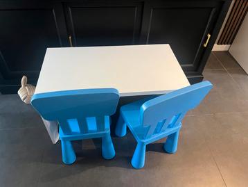 IKEA STUVA / SMASTAD TAFEL MET 2 MAMMUT STOELEN beschikbaar voor biedingen