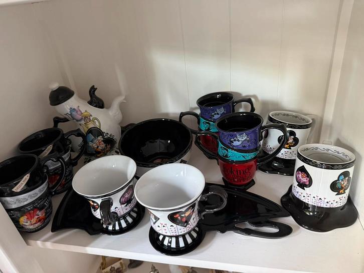 12-delig tea time thee servies set van Alice in Wonderland, Verzamelen, Disney, Nieuw, Servies, Overige figuren, Ophalen of Verzenden