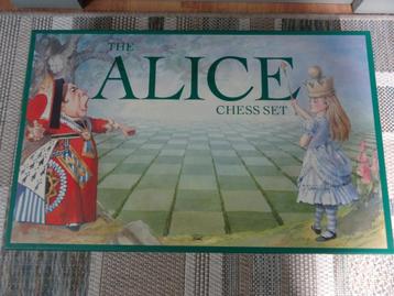 Schaakbord Alice in Wonderland handgemaakt beschikbaar voor biedingen