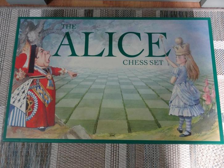Schaakbord Alice in Wonderland handgemaakt, Hobby en Vrije tijd, Gezelschapsspellen | Bordspellen, Nieuw, Een of twee spelers