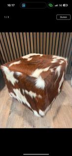 Nieuwe lederen poef koeienhuid, Huis en Inrichting, Banken | Voetenbanken en Poefen, Ophalen, Zo goed als nieuw, Rond, Minder dan 50 cm