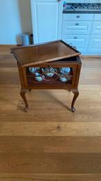 Antiek theekastje, Ophalen