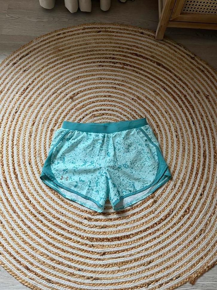 Under Armour korte (sport) broek short licht blauw maat M, Kleding | Dames, Sportkleding, Zo goed als nieuw, Fitness of Aerobics