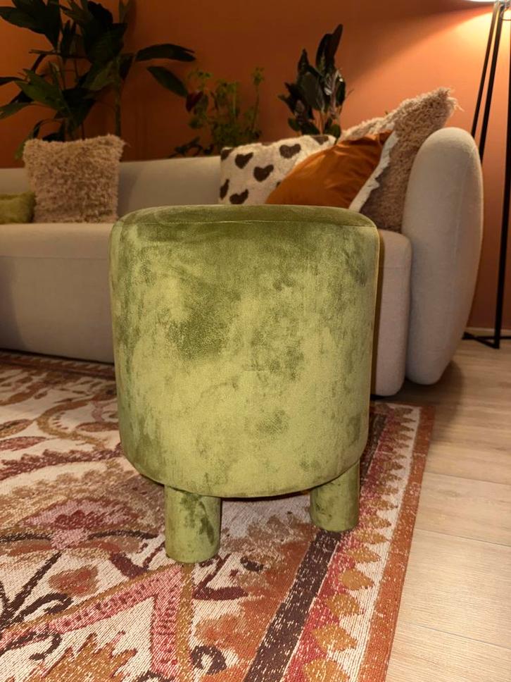 Zachte groene poef Pontey van Kwantum - zo goed als nieuw!, Huis en Inrichting, Banken | Voetenbanken en Poefen, Zo goed als nieuw