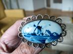 Delfsblauwe broche met zilverfiligrain rand, Antiek en Kunst, Verzenden