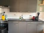 Moderne grijze keuken - 11 maanden oud, Huis en Inrichting, Keuken | Complete keukens, Enkelwandige keuken, Ophalen of Verzenden