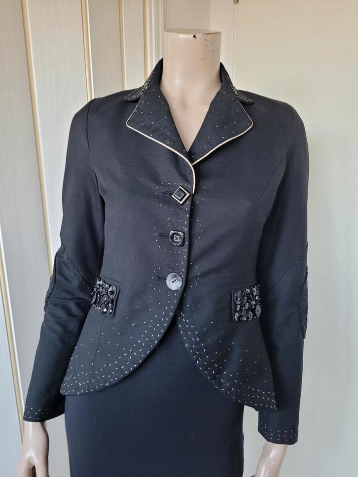 Tricot Chic Italy jasje design zwart maat S/36, Kleding | Dames, Jasjes, Kostuums en Pakken, Zo goed als nieuw, Jasje, Maat 36 (S)