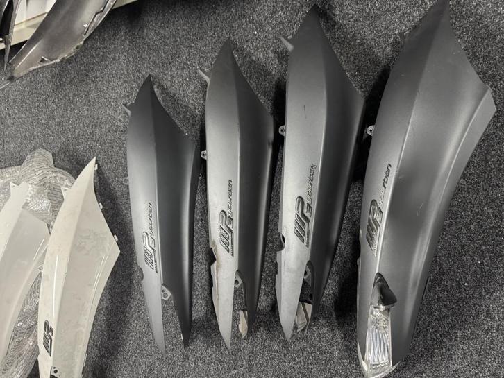 Piaggio 300 HPE & Yourban Zijkap rechts matt grijs, Motoren, Onderdelen | Overige, Gebruikt, Ophalen