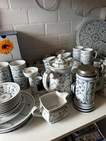 Saksisch blauw servies in zeer goede staat  beschikbaar voor biedingen