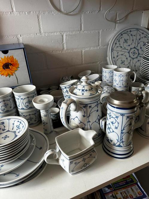 Saksisch blauw servies in zeer goede staat, Huis en Inrichting, Keuken | Servies, Zo goed als nieuw, Bord(en), Overige stijlen