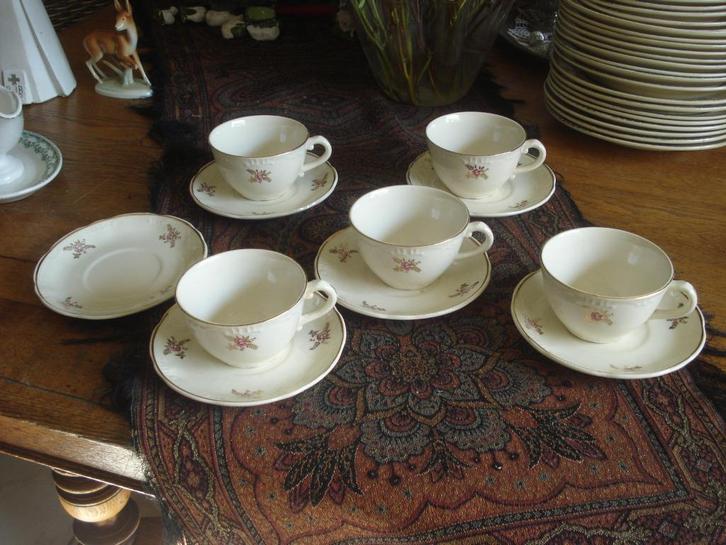 5 kop met schotel boch la louviere rose bloempje, Antiek en Kunst, Antiek | Servies los, Ophalen of Verzenden