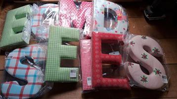 Decoratieve alfabet letters van Room Seven / R7 beschikbaar voor biedingen