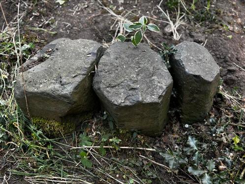 Nog 2 stuks Basalt-antraciet sierkeien, Tuin en Terras, Grind, Keien en Split, Gebruikt, Basalt, Ophalen