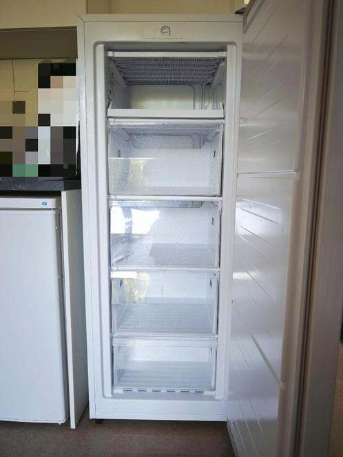 Freezer - Everglades  EVFR541 A+, Witgoed en Apparatuur, Vriezers en Diepvrieskisten, Zo goed als nieuw, Vrijstaand, 140 tot 160 cm