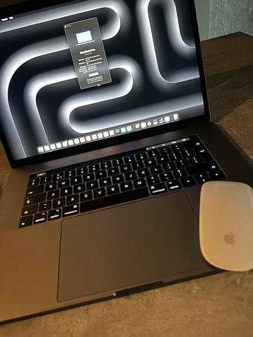Macbook Pro 15 inch 2017 beschikbaar voor biedingen