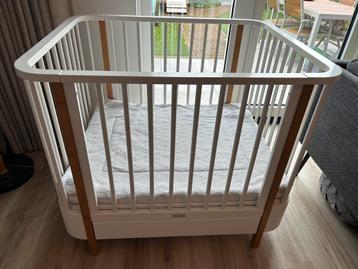 Coming Feebe box baby hout wit beschikbaar voor biedingen