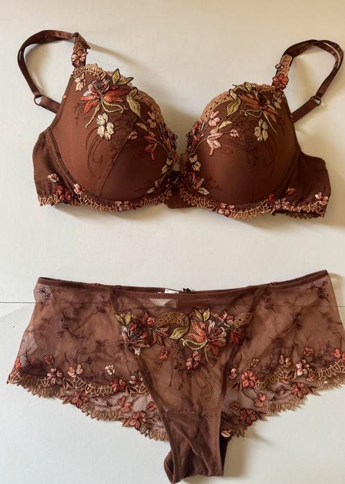 Lise Charmel lingeriesetje. 80D en broekje maat L nieuw!, Kleding | Dames, Ondergoed en Lingerie, Setje, Bruin, Ophalen of Verzenden