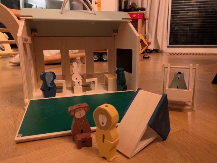 Trixie school poppenhuis, Kinderen en Baby's, Speelgoed | Poppenhuizen, Gebruikt, Poppenhuis, Ophalen of Verzenden