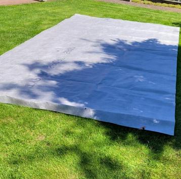 Stabilisatiedoek voor kunstgras. beschikbaar voor biedingen