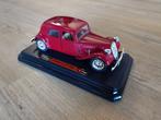 Bburago modelauto Citroen 15 cv TA (1938) 1:24 rood, Hobby en Vrije tijd, Modelauto's | 1:24, Ophalen of Verzenden, Zo goed als nieuw
