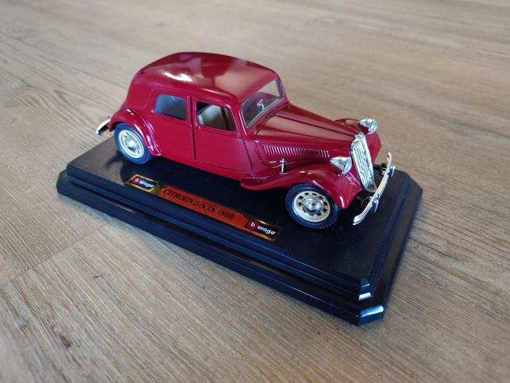 Bburago modelauto Citroen 15 cv TA (1938) 1:24 rood, Hobby en Vrije tijd, Modelauto's | 1:24, Zo goed als nieuw, Auto, Bburago