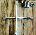 Auto gereedschap/ wiel sleutels, Ophalen, Zo goed als nieuw