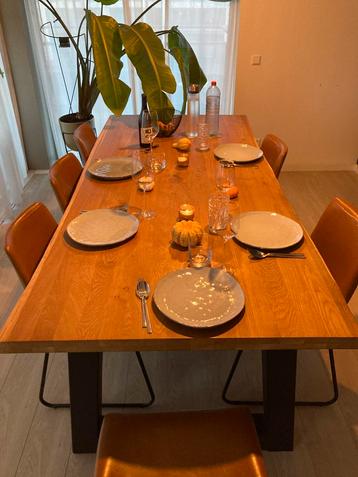 Eettafel boomstronk beschikbaar voor biedingen