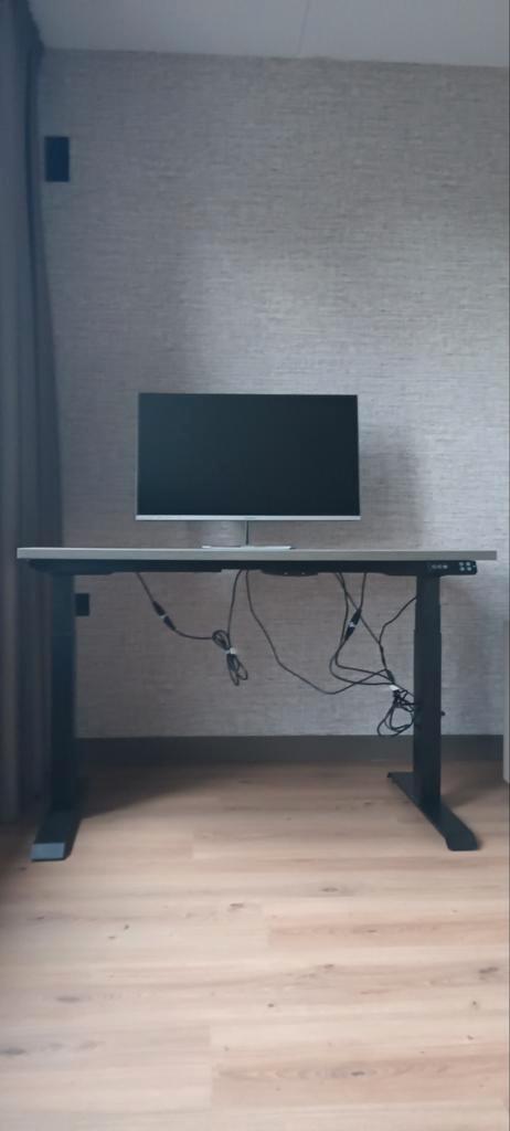 Hoog laag bureau, half jaar weinig gebruikt., Huis en Inrichting, Bureaus, Zo goed als nieuw, Ophalen