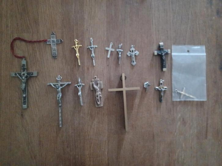 Diverse Religieuze kruisjes, Verzamelen, Religie, Gebruikt, Sieraad, Ophalen