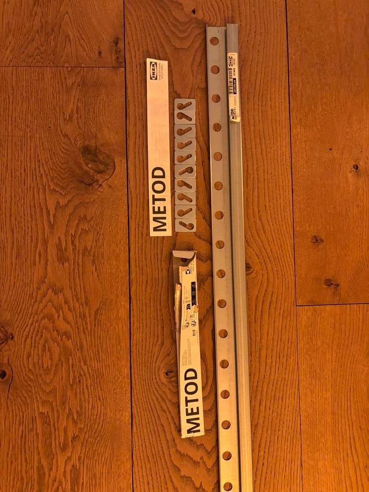 IKEA METOD ophangrail circa 1,75 mtr, Huis en Inrichting, Keuken | Keukenelementen, Zo goed als nieuw, Minder dan 100 cm, 25 tot 50 cm