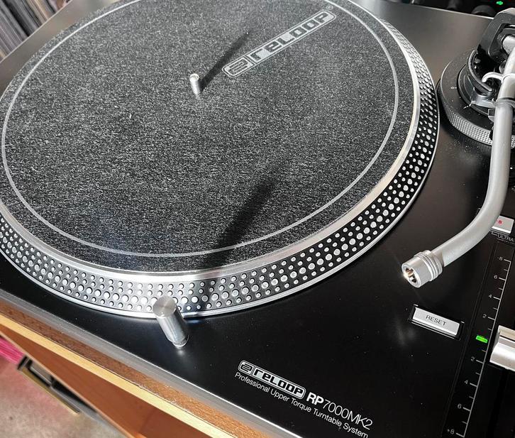 2x reloop RP7000mk2 in nieuwstaat met nog ruim jaar garantie, Muziek en Instrumenten, Dj-sets en Draaitafels, Zo goed als nieuw