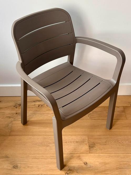 Tuinstoel Romy Cappuccino kunststof, met armleuningen, Tuin en Terras, Tuinstoelen, Zo goed als nieuw, Kunststof, Ophalen
