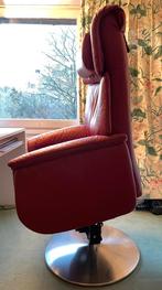 Rode lederen sta-op-stoel van Prominent., Huis en Inrichting, Stoelen, Ophalen, Zo goed als nieuw, Rood, Leer