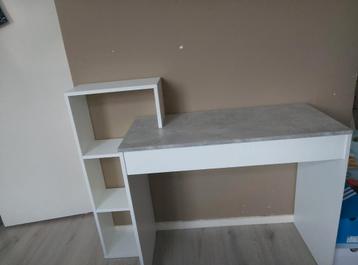 Nieuw bureau  beschikbaar voor biedingen