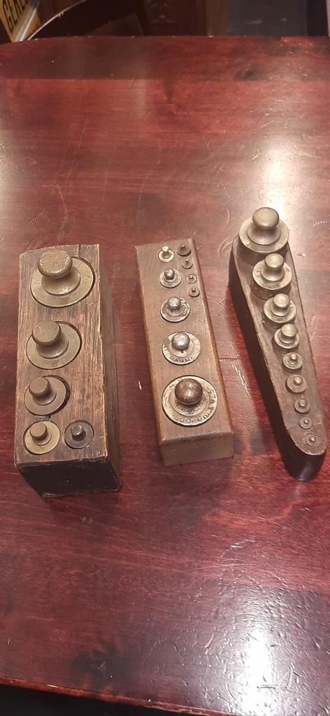 3x Set Koperen Gewichten in Houten Blok - Jaren 50/60, Antiek en Kunst, Antiek | Gereedschap en Instrumenten, Ophalen of Verzenden