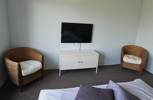 Mooie rotan stoelen (incl. kussen), Huis en Inrichting, Stoelen, Zo goed als nieuw, Twee, Riet of Rotan, Bruin, Ophalen