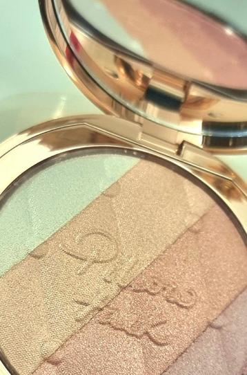 Charlotte Tilbury Highlighter Pillow Talk beschikbaar voor biedingen
