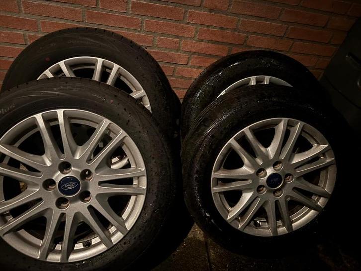 Originele Ford 16” velgen + zomerbanden 215/55 R16, Auto-onderdelen, Banden en Velgen, Band(en), Zomerbanden, 16 inch, 215 mm