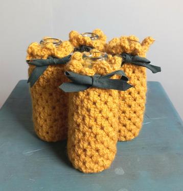 Mosterd / oker gele gehaakte boho / hippie herfst vaasjes 4x beschikbaar voor biedingen