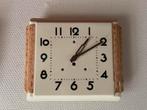 Vintage Wandklok van porselein., Huis en Inrichting, Ophalen, Gebruikt, Analoog, Wandklok